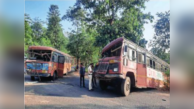 दोन एसटी बसची समोरसमोर धडक; अपघातात २४ प्रवासी जखमी