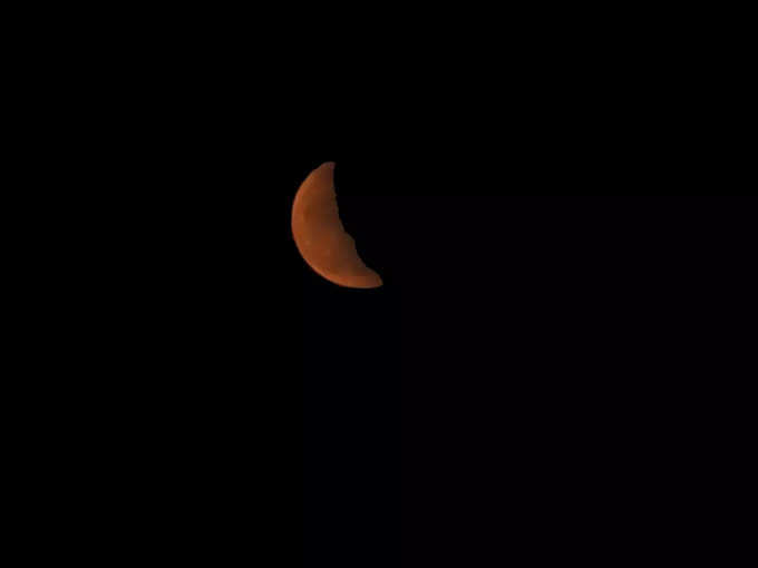 पटना में चंद्र ग्रहण की तस्वीर