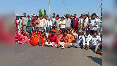MP : हाईटेंशन लाइन की चपेट में आने से युवक की मौत, ग्रामीणों ने बिजली ऑफिस के बाहर किया प्रदर्शन
