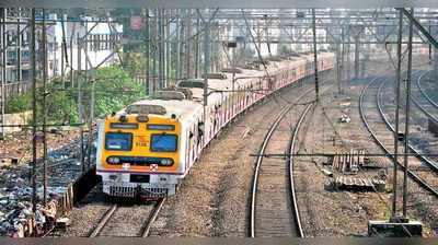 Mumbai Local Train: मध्य रेल्वेचा खोळंबा, ट्रेनची वाहतूक अर्धा तास उशीराने, स्थानकांवर गर्दी