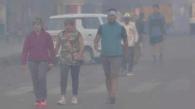 Delhi Pollution: दो-दो हफ्ते तक लोगों की खांसी नहीं हो रही है कम, एक्सपर्ट बोले- प्रदूषण से बीमारियां और गंभीर हुई