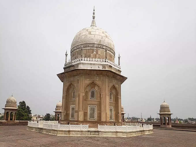 शेख चेहली समाधि - Sheikh Chehli Mausoleum