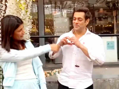 Salman Khan : তুনে ক্যায়া কিয়া..., সলমানের সঙ্গে তুমুল নেচে ভাইরাল সোনাজয়ী বক্সার, দেখুন ভিডিয়ো