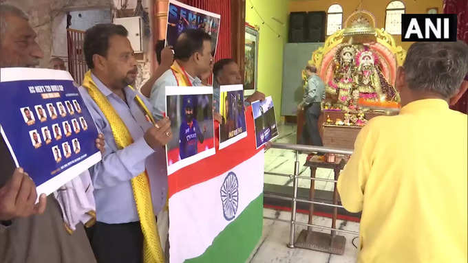 भारत और इंग्‍लैंड के बीच सेमीफाइनल मैच आज, कानपुर में प्रशंसकों ने की पूजा अर्चना