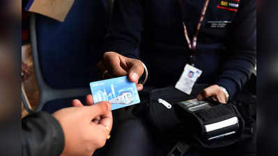 मेट्रो स्टेशनों पर स्मार्ट कार्ड का टोटा, काउंटरों पर भीड़, यात्री परेशान, इसकी वजह स्मार्ट कार्ड के अंदर ही छिपी है...