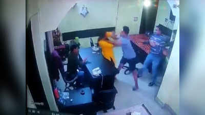 Noida news: नोएडा में हॉस्‍टल मालकिन पर युवकों ने बरसाए लात-घूंसे, खाने को लेकर हुआ था विवाद