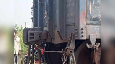 Train News: सोनभद्र में दो हिस्सों में बंट गई मालगाड़ी, आधी बोगियों को लेकर 1 KM तक दौड़ती रही ट्रेन