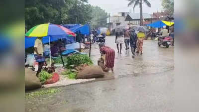 TN Rain: காரியத்தை கெடுத்த மழை.. வெறிச்சோடிய செஞ்சி வாரச் சந்தை!