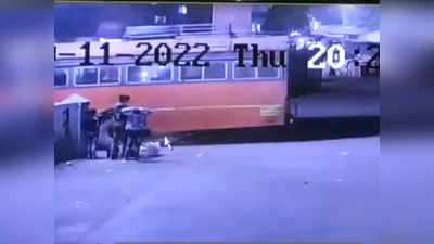VIDEO : थरारक घटना... रिव्हर्स घेताना बसची भिंतीला धडक, भिंत कोसळून मुलाचा दुर्दैवी मृत्यू