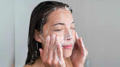 चेहरे से एक्स्ट्रा ऑयल को खत्‍म कर पोर्स को गहराई से साफ करते हैं ये Face Wash, मिलेगा नेचुरल निखार