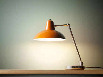 படிப்பதற்கும் வேலை பார்ப்பதற்கும் சரியான Table Lamp தற்போது Amazonல் ரூ.1000க்குள்!