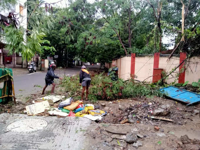 தூய்மை பணியாளர்கள்