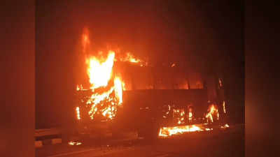 Etawah News: आगरा लखनऊ एक्सप्रेस-वे पर यात्रियों से भरी बस बनी आग का गोला, लोगों ने खिड़िकियों से कूद कर बचायी जान