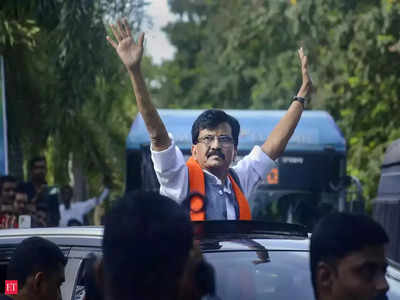 Sanjay Raut: दिल्ली में रची जा रही है महाराष्ट्र में मध्यावधि चुनाव की साजिश, संजय राउत का आरोप,  शिंदे सेना ने किया इनकार