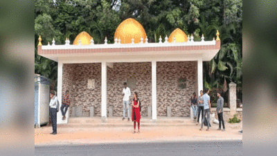 Karnataka: मस्जिद के गुंबद की तरह बस स्टैंड शेल्टर्स! सांसद ने दी गिराने की चेतावनी, कर्नाटक में गरमाई सियासत