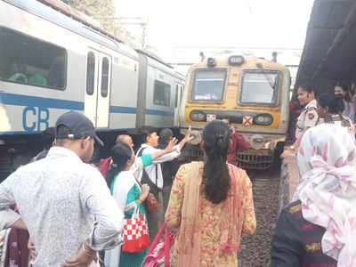 Titwala Railway Station: टिटवाळा स्थानकात राडा, लोकल ट्रेन उशिरा येत असल्याने संतप्त प्रवाशांचे आंदोलन