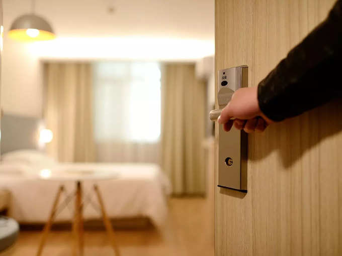 होटल के कमरों में जाने के बाद क्या चेक करें -