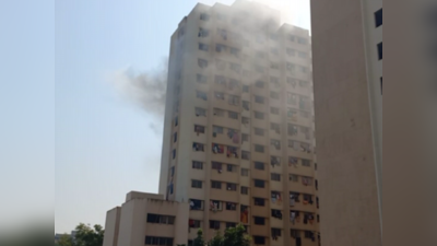 Pune News : पुण्यात रहिवासी इमारतीला आग, नागरिकांची सुखरुप सुटका; थरारक Video