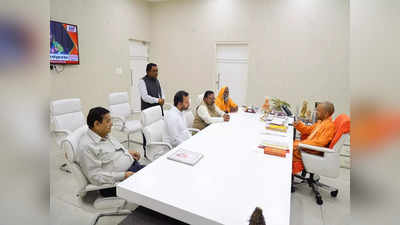 यूपी के विकास में संत समाज निभाएगा जिम्मेदारी, आध्यात्मिक गुरु देवेंद्र मोहन ने की सीएम योगी से मुलाकात