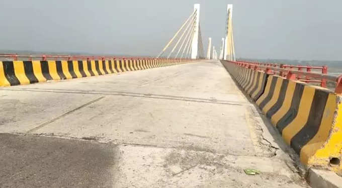 कौशांबी के पुल में दरार आने से गरमाई सियासत, सपा विधायक पल्लवी पटेल करेगी पुल का निरीक्षण