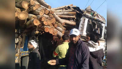 Saharanpur Accident: दस टायरा ट्रक और लकड़ी से भरी ट्रैक्टर ट्रॉली में हुई जबरदस्त भिड़ंत, एक की मौत