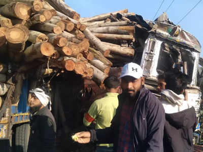 Saharanpur Accident: दस टायरा ट्रक और लकड़ी से भरी ट्रैक्टर ट्रॉली में हुई जबरदस्त भिड़ंत, एक की मौत
