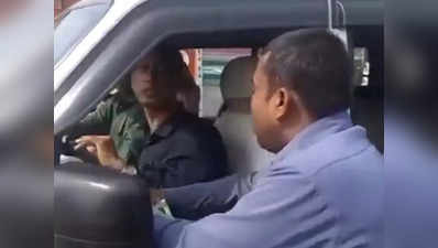 West Bengal News: राशनकार्ड में दत्ता की जगह हो गया कुत्ता... अधिकारी के सामने भौंककर जताया विरोध