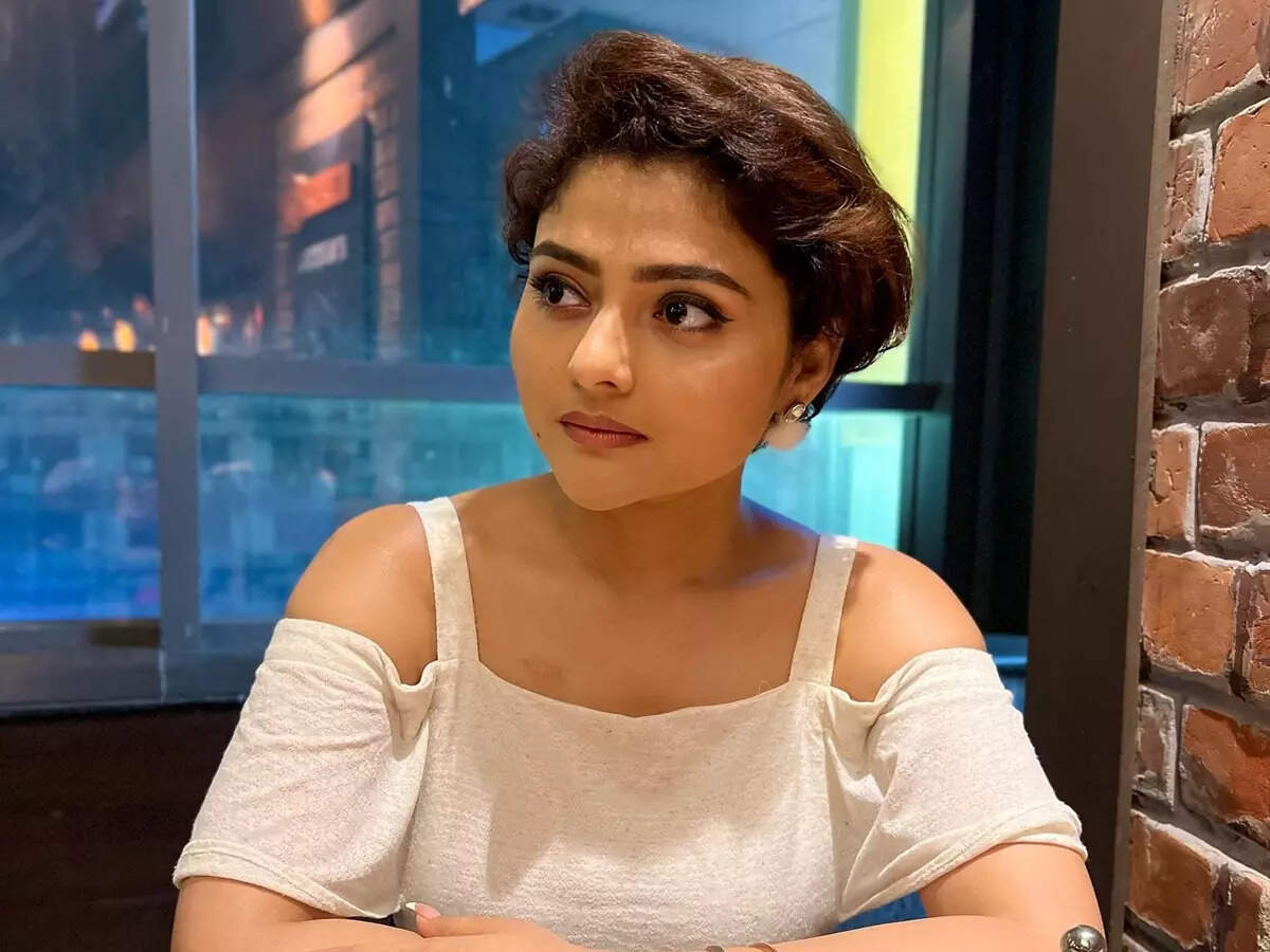 Aindrila Sharma Health : ১০ বার কার্ডিয়াক অ্যারেস্টের পরও লড়াই অব্যাহত ঐন্দ্রিলার, এখন কেমন আছেন অভিনেত্রী? - tollywood actress aindrila sharma health update 10 50 am her ... Aindrila Sharma Health : ১০ বার কার্ডিয়াক অ্যারেস্টের পরও লড়াই অব্যাহত ঐন্দ্রিলার, এখন কেমন আছেন অভিনেত্রী? - tollywood actress aindrila sharma health update 10 50 am her ...