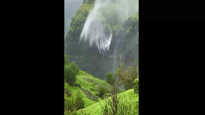 Reverse Waterfall: వండర్ వాటర్‌ఫాల్స్... చూడ్డానికి రెండు కళ్లు సరిపోవు..!