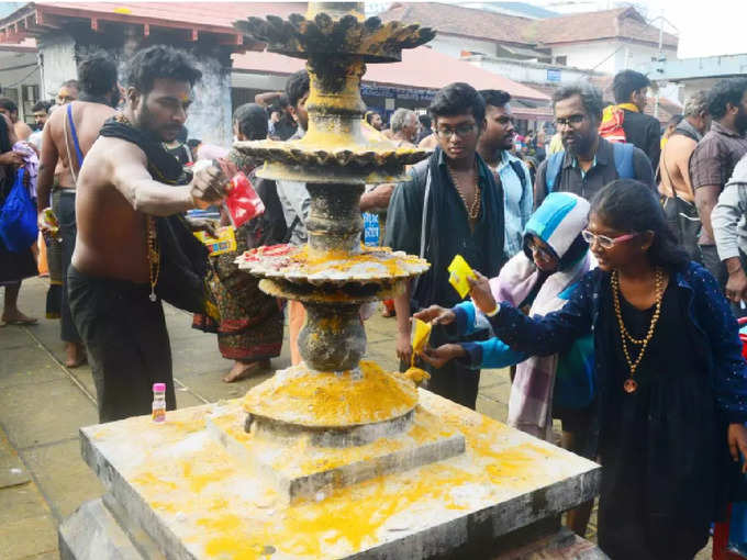 ഭക്തര്‍ക്ക് സൗജന്യ ഭക്ഷണം