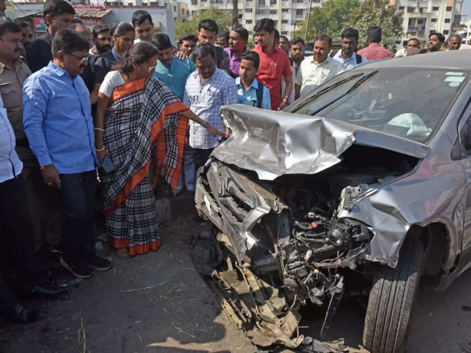 गाड़‍ियों की हालत देख लगा सकते हैं कितना खौफनाक था हादसा