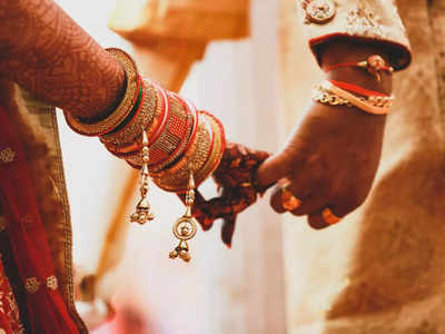 Chattisgarh Tribal Marriage Rituals: বিয়ের আসরে উল্টো দিকে সাত পাক ঘোরে বর-বউ! জানুন আজব গাঁয়ের আজব প্রথা