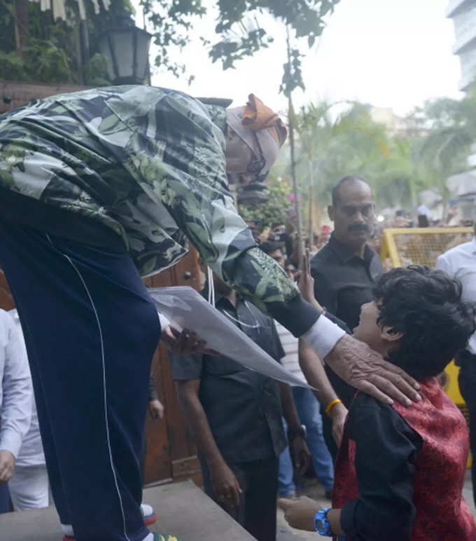 A young fan of Amitabh Bachchan broke the security