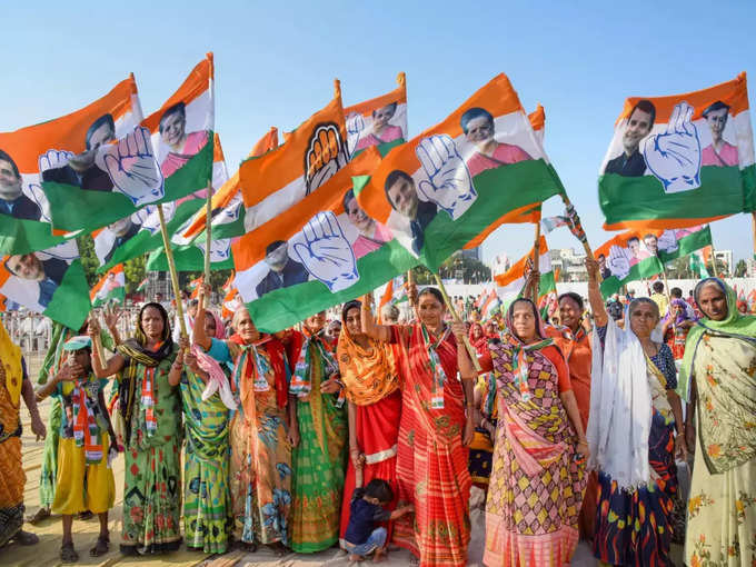 राहुल गांधी की रैली में मह‍िलाओं का दिखा अलग अंदाज