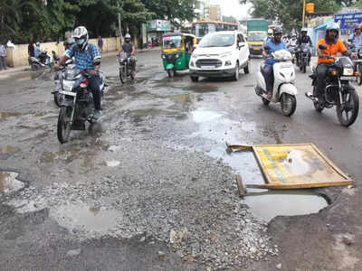 Potholes In Karnataka : ಬಿಜೆಪಿ ಸರ್ಕಾರ ಕಸ ಹಾಗೂ ರಸ್ತೆ ಗುಂಡಿಗಳನ್ನು ಮಹಾನಗರಗಳಿಗೆ ಕೊಡುಗೆಯಾಗಿ ನೀಡಿದೆ! ಕಾಂಗ್ರೆಸ್ ಆರೋಪ