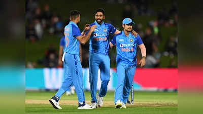 IND vs NZ: टी20 विश्व कप में नेट पर बॉलिंग करवाते रहे रोहित शर्मा, अब मिला मौका तो न्यूजीलैंड को उखाड़ फेंका