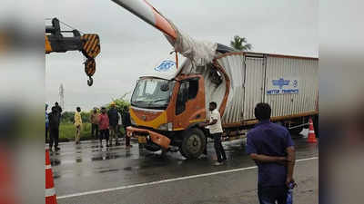 இரண்டு கனரக லாரி - கந்தநேரியில் போக்குவரத்து பாதிப்பு