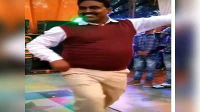 Viral dance Video: দেশি ঠুমকায় উদ্দাম নাচ! কাকুর এনার্জি দেখে বিস্মিত নেটপাড়া