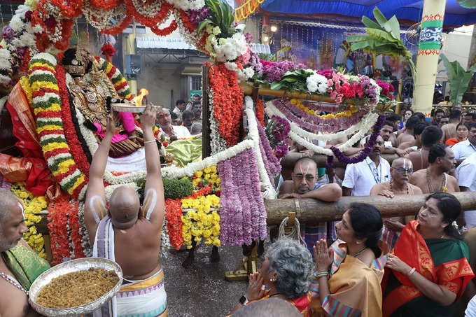 వైభవంగా శ్రీవారి లక్ష్మీ కాసులమాల శోభాయాత్ర