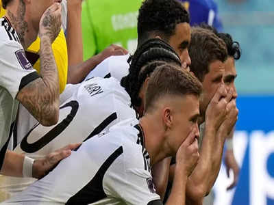 Fifa world cup 2022: जापान से हारने के पहले जर्मन खिलाड़ियों ने मुंह ढककर फोटो क्यों खिंचाई?