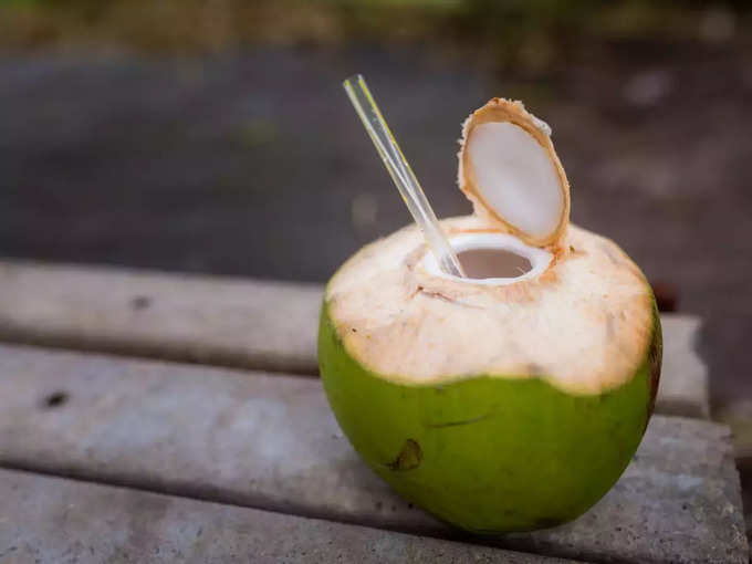 ​1 गिलास नारियल पानी