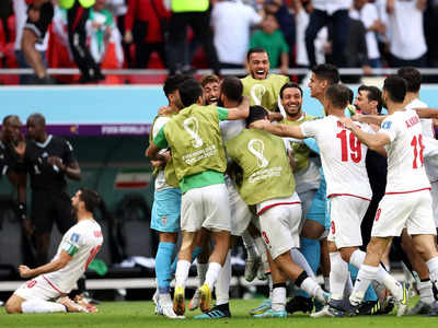 Iran vs Wales FIFA World Cup: एक गलती और 3 मिनट में लगे दनादन 2 गोल, ईरान से हारा बदकिस्मत वेल्स