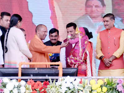 Yogi Adityanath: नौकरी के नाम पर वसूली करने वाले सैफई खानदान की छुट्टी, अलीगढ़ में सीएम योगी का तंज