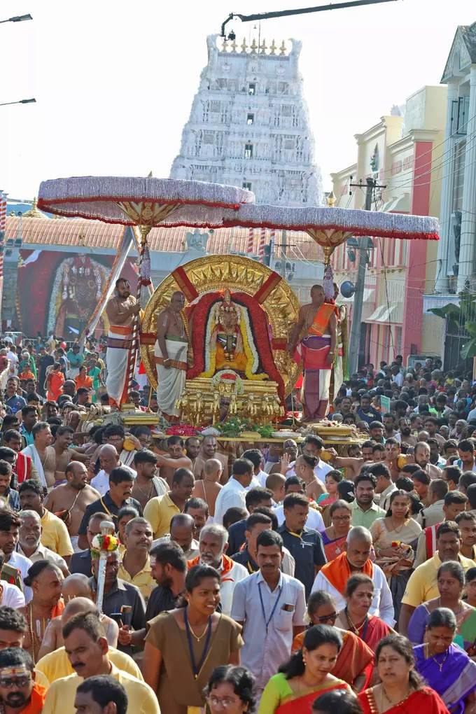 సూర్యప్రభ వాహనంపై శ్రీ పద్మావతి అమ్మవారు