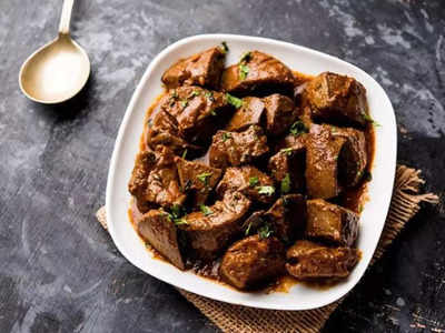 Mutton Kosha : মাত্র ৩০ টাকায় খাসির মাংস-রুটি! বিকেল হলেই ভিড় দিলীপদার দোকানে