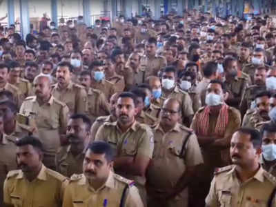 Sabarimala: 9 ഡിവൈഎസ്പിമാര്‍, 30 സിഐമാര്‍; പോലീസ് അയ്യപ്പന്മാരുടെ രണ്ടാം സംഘം എത്തി; ഭക്തർക്ക് മുന്നിൽ സേവനമാണ് കടമയെന്ന് അധികൃതർ