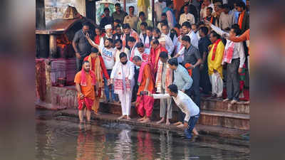 कामाख्या देवीचा नवस फेडला,  मुख्यमंत्री दुपारी एक वाजेपर्यंत गुवाहाटीहून मुंबईत दाखल होणार