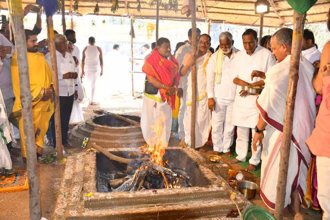 ఐటీ దాడుల తర్వాత.. దేవుడి సేవలో మంత్రి మల్లారెడ్డి