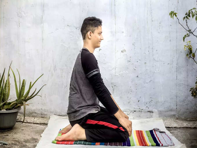 বজ্রাসন(Bajrasana)