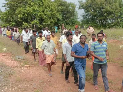 ஏழு கிராமங்களை பாதிக்கும் கல் குவாரியை மூட கோரிக்கை - ஊர் மக்கள் திருச்செங்கோடு குவாரியை முற்றுகை